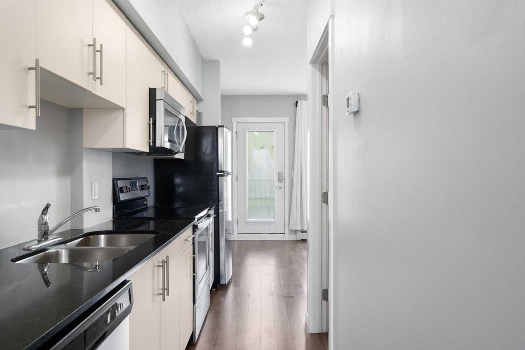 Photo of 1740 9 Street NW #402, Calgary, AB T2M 4Z5 (MLS # A2274422)
