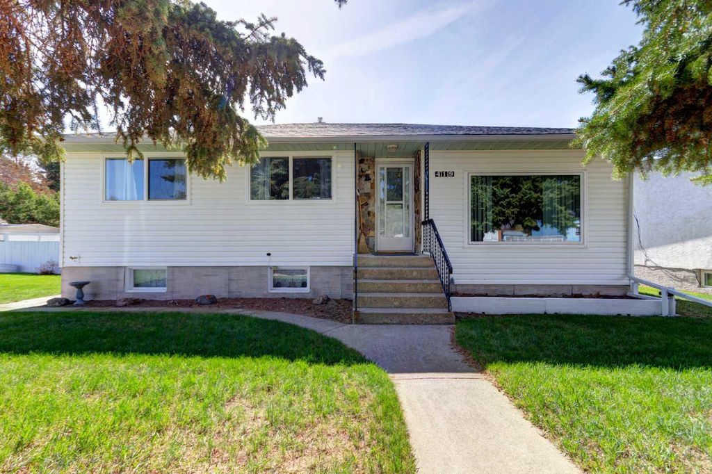 Photo of 419 2 Street N, Vulcan, AB T0L 2B0 (MLS # A2309970)