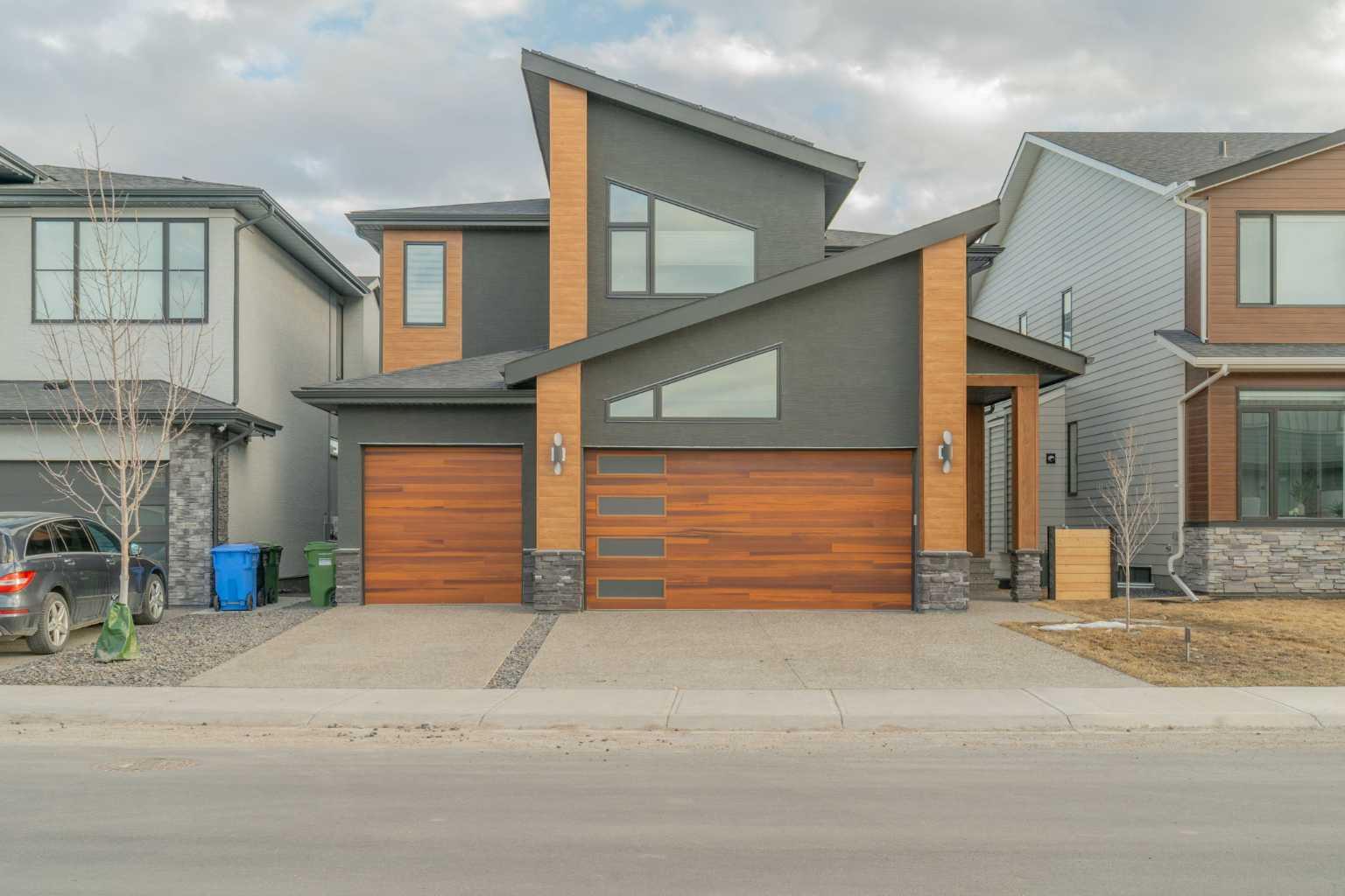 370 Rowley Way NW