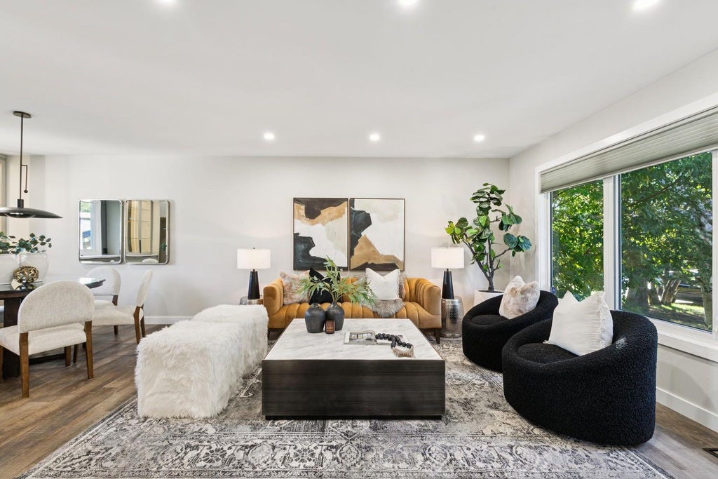 Photo of 36 Bracebridge Crescent SW, Calgary, AB T2W 0Y7 (MLS # A2346192)