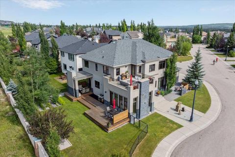 374 Discovery Ridge Way SW Calgary AB T3H 5S8