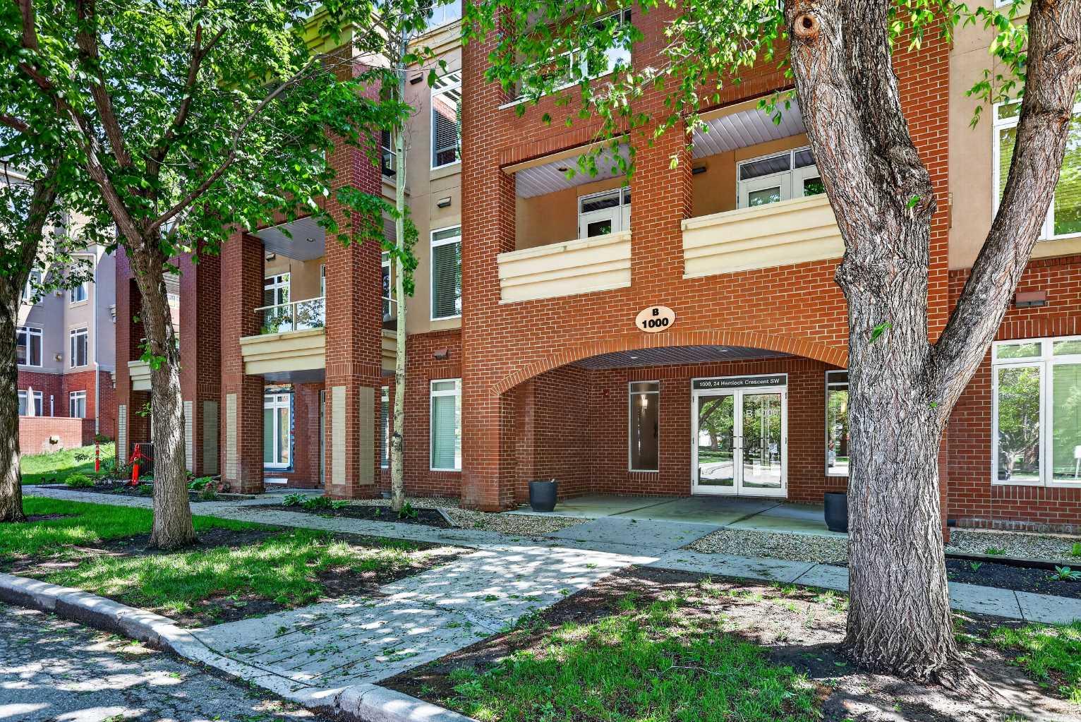 24 Hemlock Crescent SW 1104