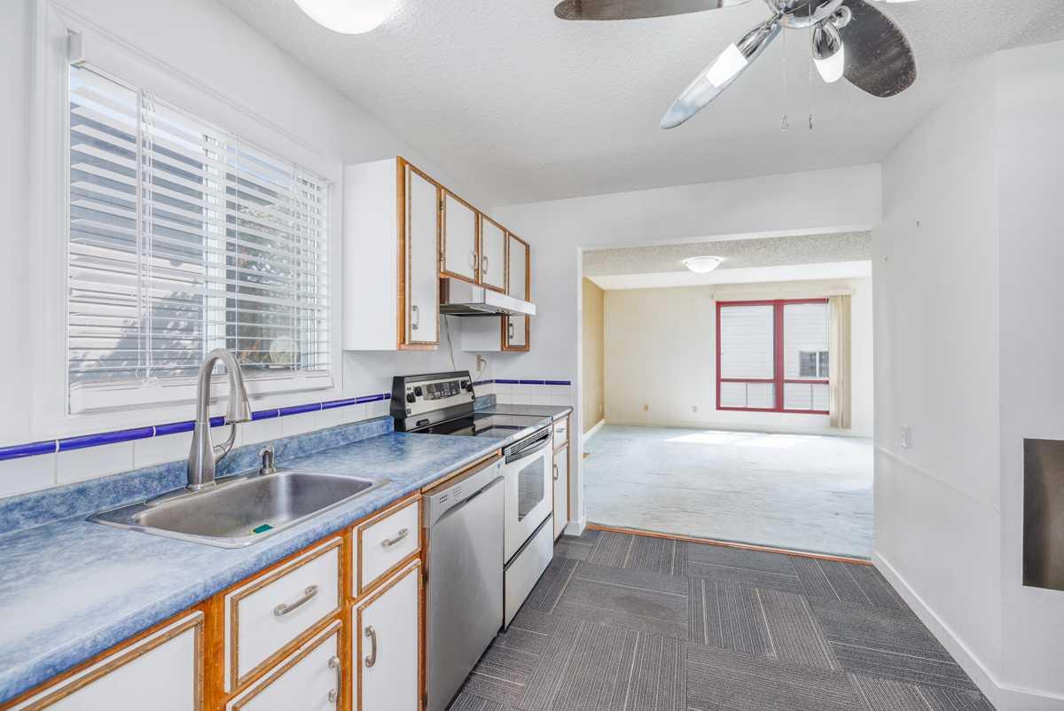 24 Castlebrook Rise NE
