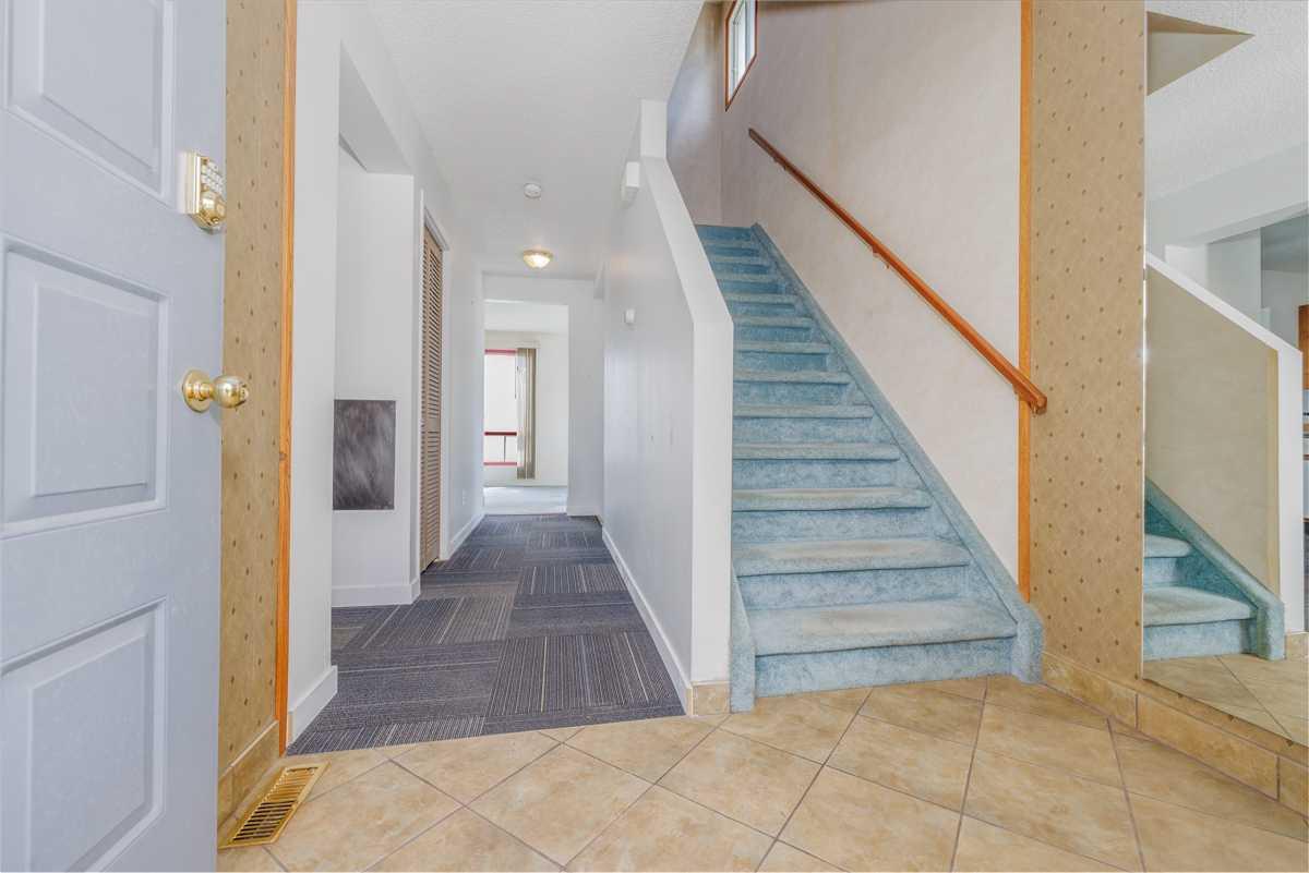 24 Castlebrook Rise NE