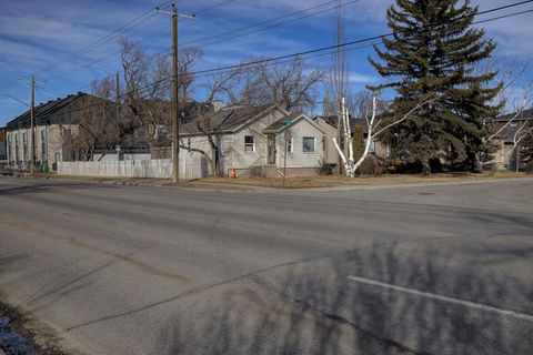 Photo of 458 34 Avenue NW, Calgary, AB T2K 0B8 (MLS # A2294746)