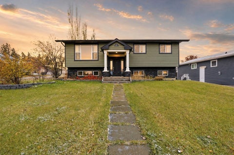 Photo of 21 Bruns Road, Lacombe, AB T4L 1N9 (MLS # A2353756)