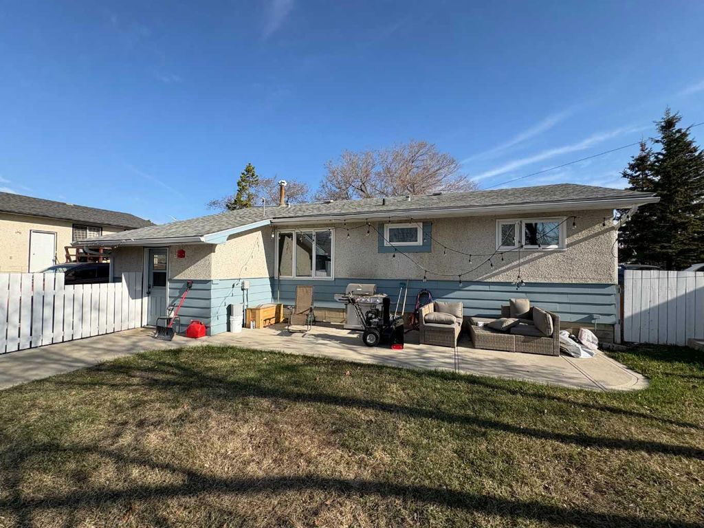 Photo of 4715 47 Avenue, Grimshaw, AB T0H 1W0 (MLS # A2309825)