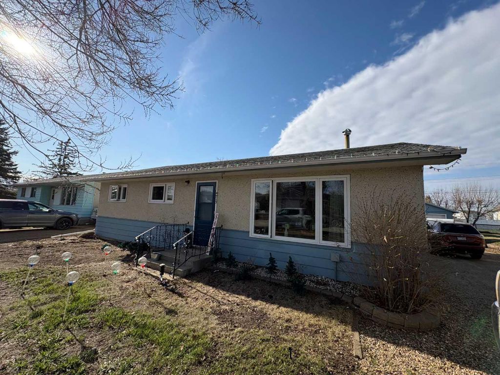Photo of 4715 47 Avenue, Grimshaw, AB T0H 1W0 (MLS # A2309825)