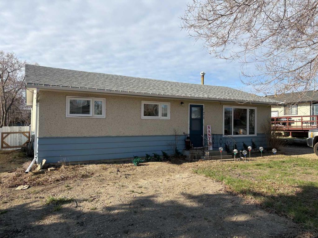 Photo of 4715 47 Avenue, Grimshaw, AB T0H 1W0 (MLS # A2309825)