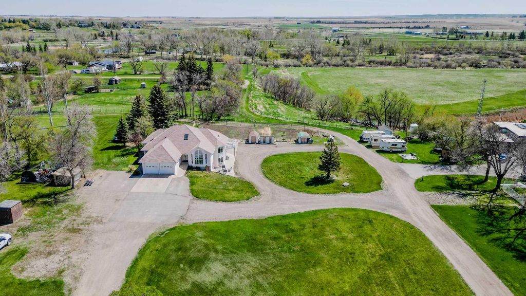 Photo of 369 S 2 Street W, Magrath, AB T0K 1J0 (MLS # A2309415)