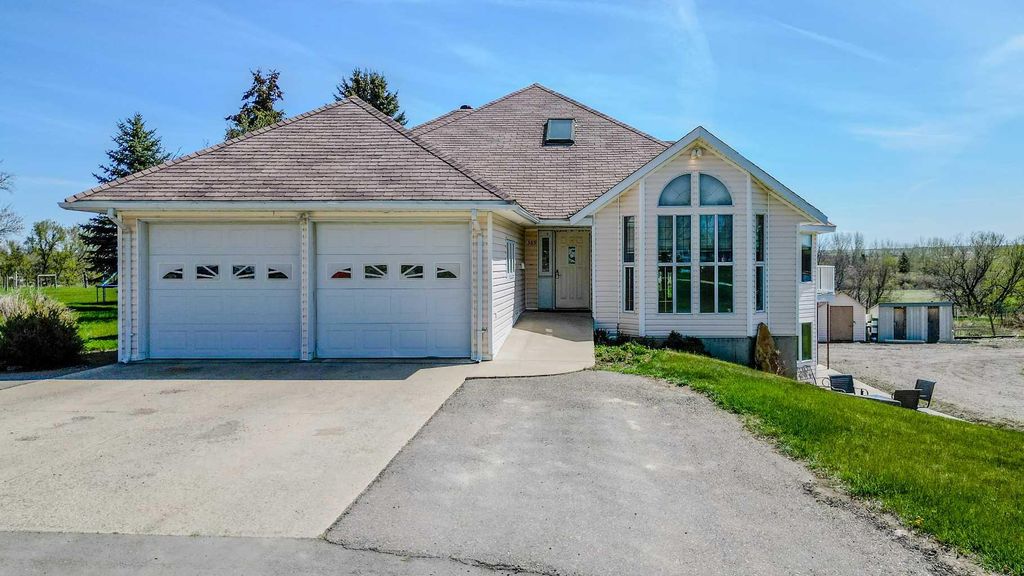 Photo of 369 S 2 Street W, Magrath, AB T0K 1J0 (MLS # A2309415)