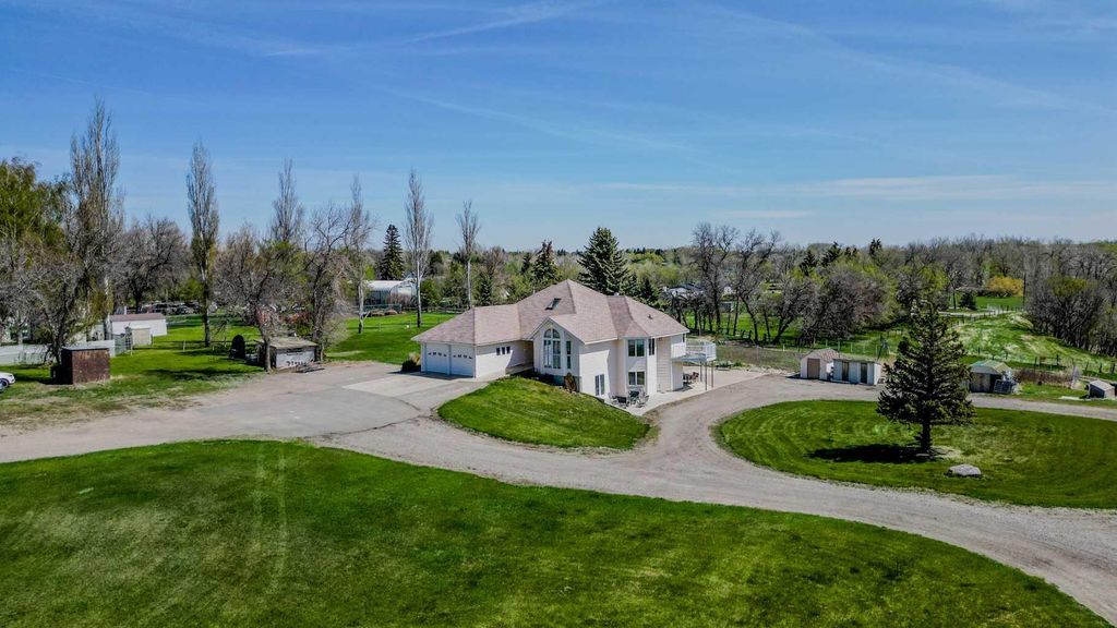 Photo of 369 S 2 Street W, Magrath, AB T0K 1J0 (MLS # A2309415)