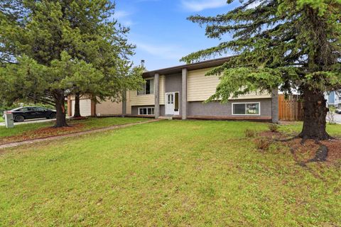 Photo of 1 Hallgren Avenue, Red Deer, AB T4N 6P1 (MLS # A2317795)