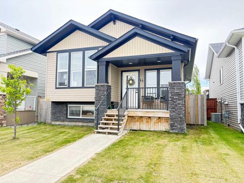 Photo of 14 Village Crescent, Red Deer, AB T4R 0P3 (MLS # A2319473)