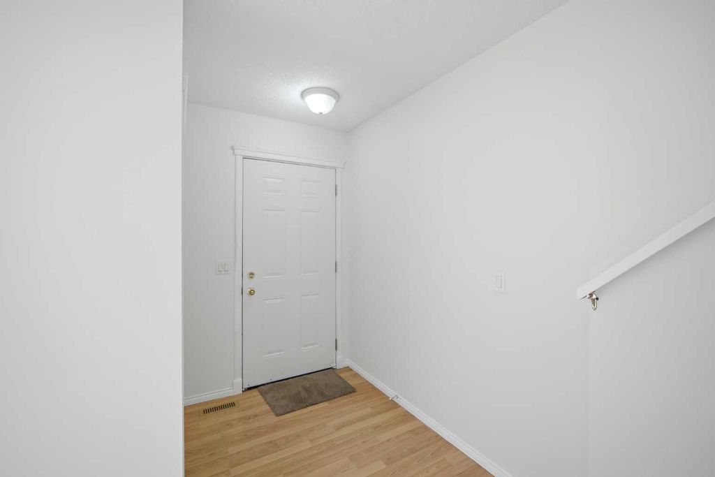 Photo of 6016 Martingrove Road NE, Calgary, AB T3J 2M8 (MLS # A2307919)