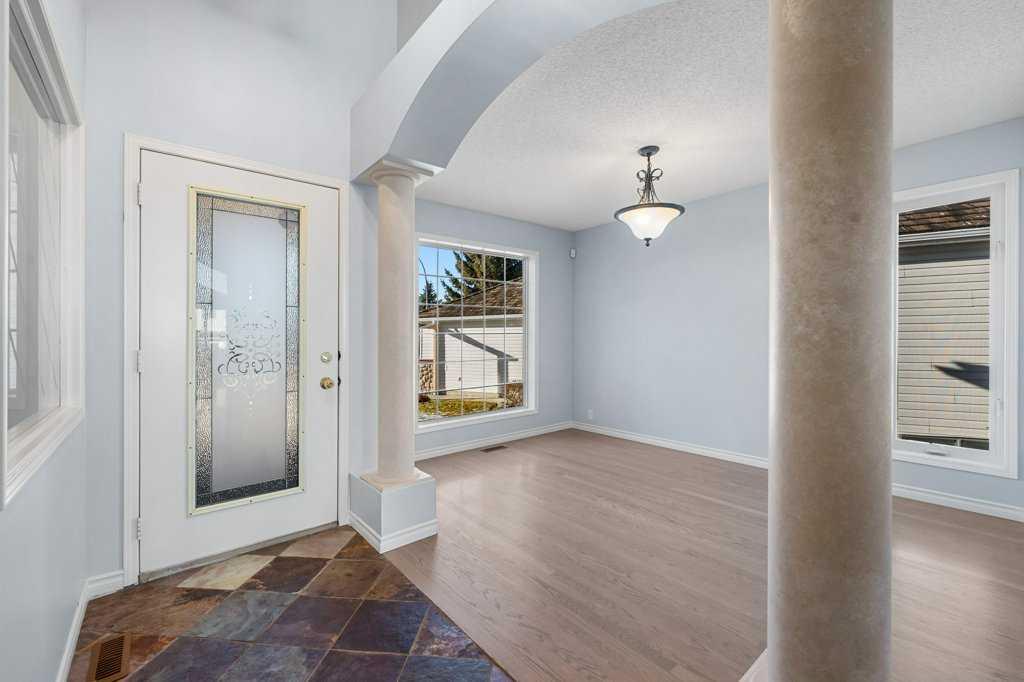 58 Chaparral Close SE