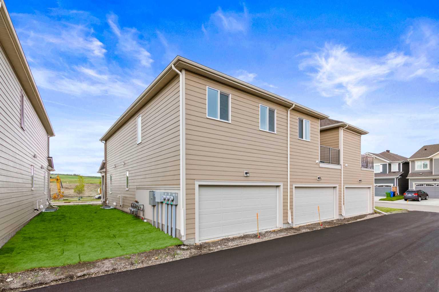 225 Yorkville Boulevard SW