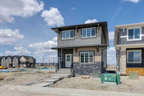 Photo of 222 Layton Link SE, Airdrie, AB T4A 3R7 (MLS # A2303534)