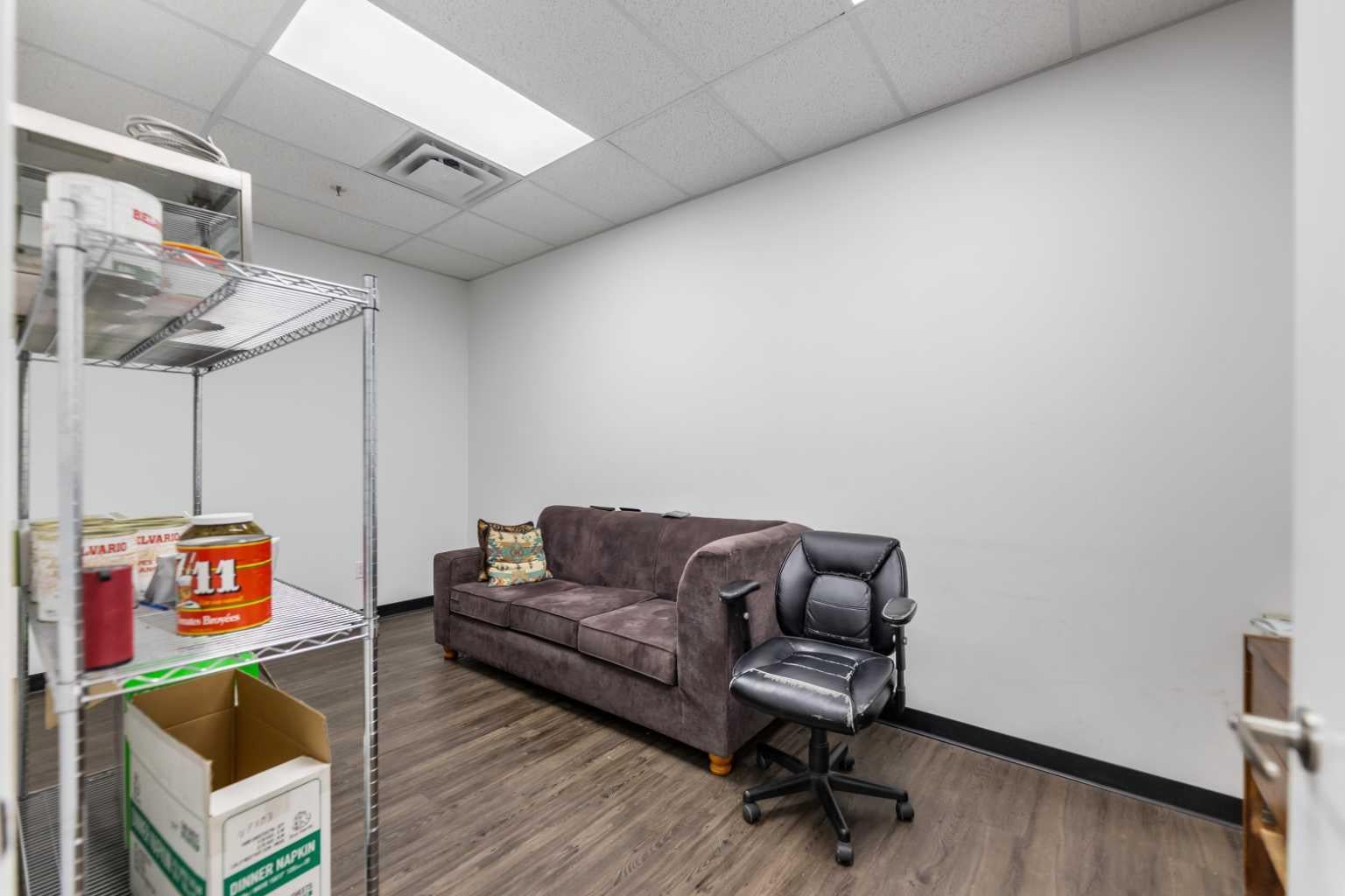 272 kinniburgh Boulevard 103