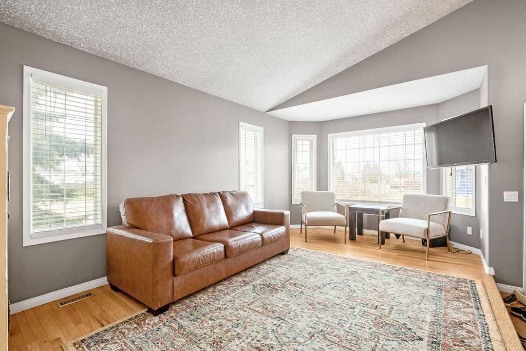 402 Highwood Village Place NW