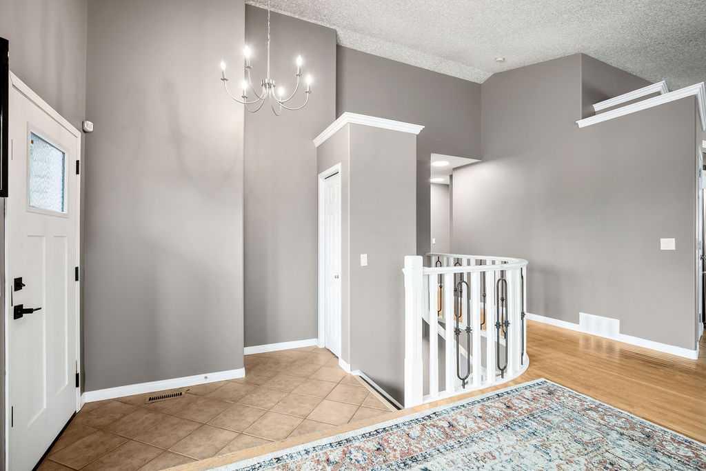 402 Highwood Village Place NW