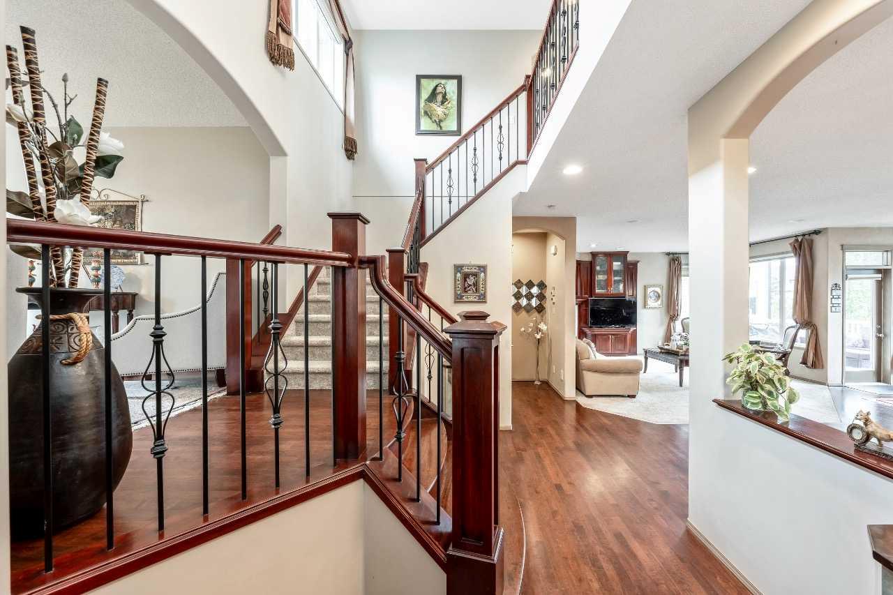 40 Cougar Ridge Heights SW