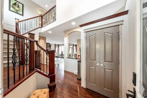 Photo of 40 Cougar Ridge Heights SW, Calgary, AB T3H 4X5 (MLS # A2273780)