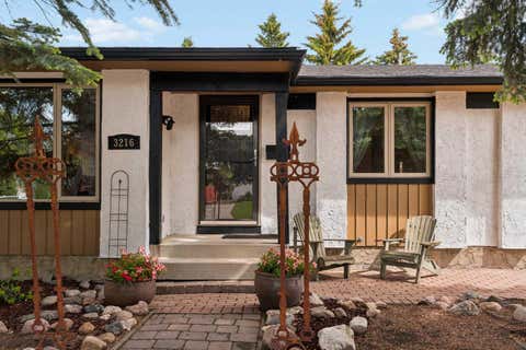 Photo of 3216 Oakwood Drive SW, Calgary, AB T2V 0J9 (MLS # A2321582)