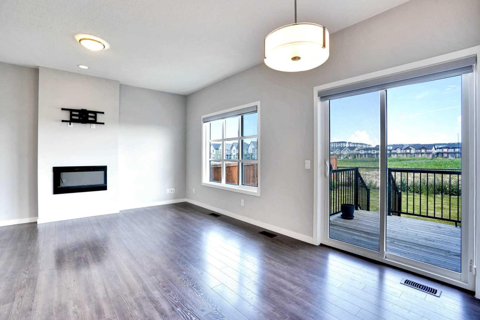 186 Carringvue Park NW