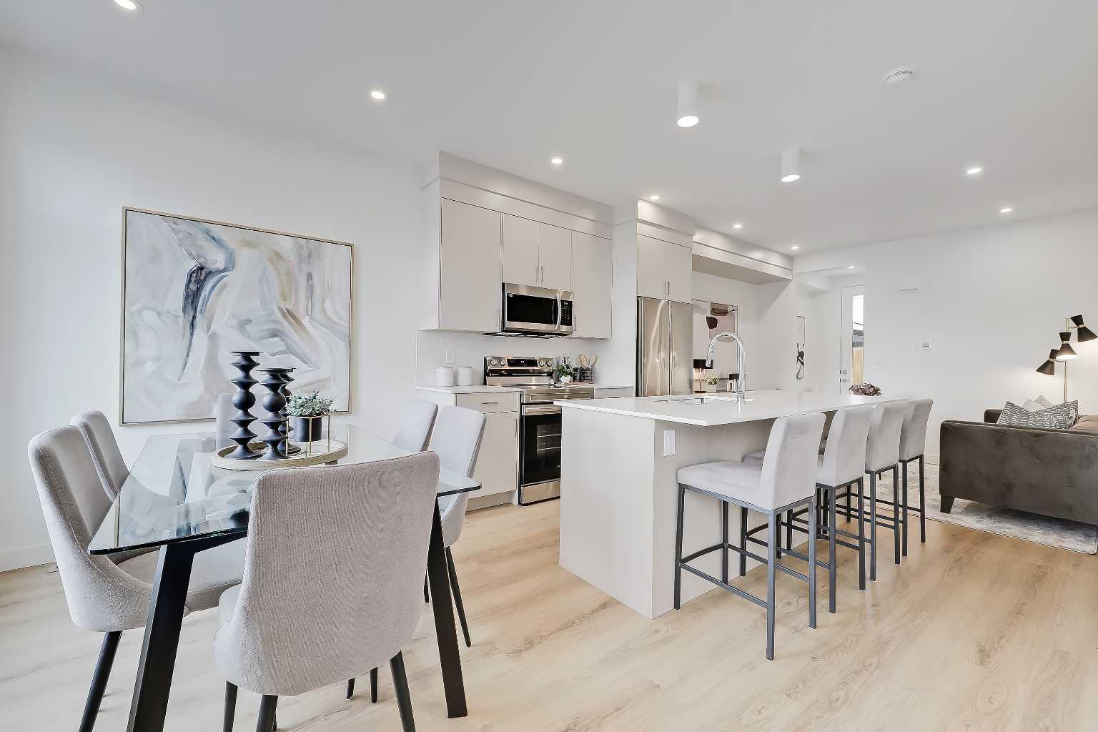 828 8 Avenue NE 2 & 7