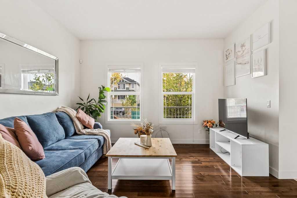 286 Redstone Drive NE