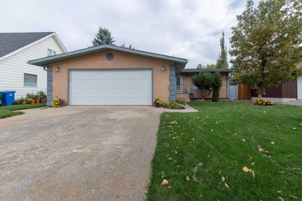 Photo of 3905 23 Avenue S, Lethbridge, AB T1K 3T5 (MLS # A2347035)