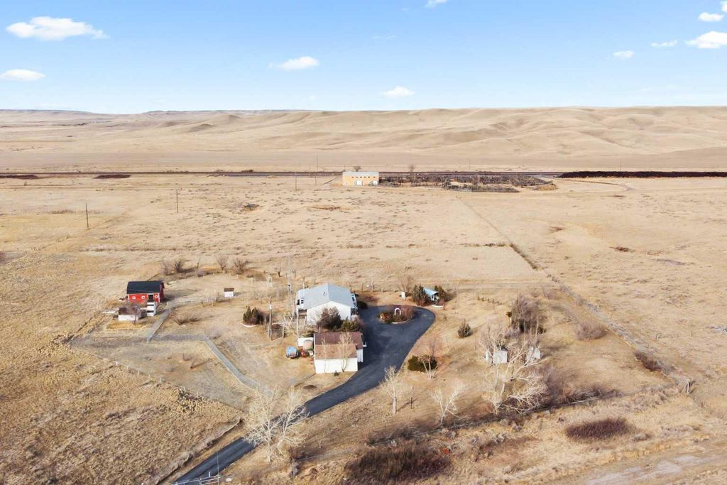 Photo of 626 Old Highway 1, Walsh, AB T0J 3L0 (MLS # A2286850)