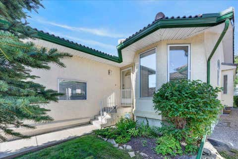 Photo of 21 Strathearn Gardens SW, Calgary, AB T3H 2R1 (MLS # A2334898)