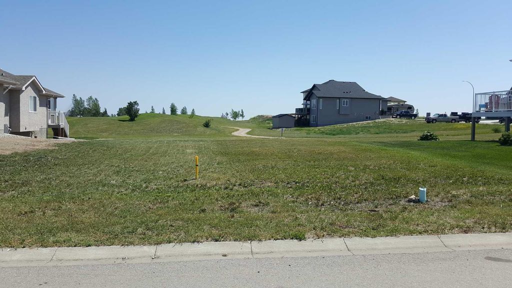 Photo of 1404 Whispering Drive, Vulcan, AB T0L 2B0 (MLS # A2066416)