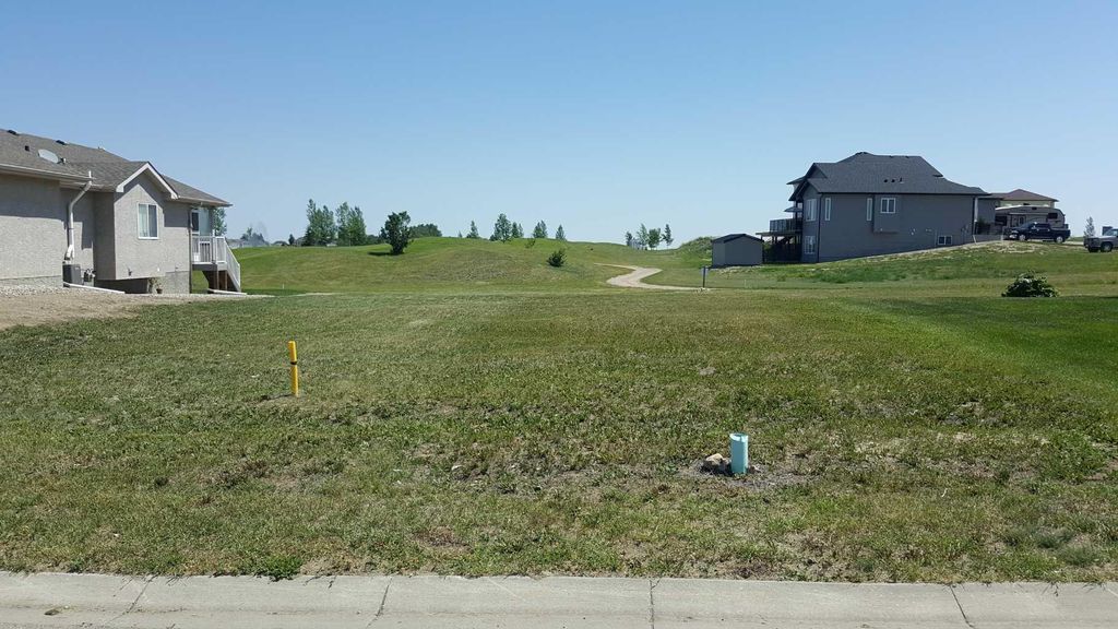 Photo of 1404 Whispering Drive, Vulcan, AB T0L 2B0 (MLS # A2066416)