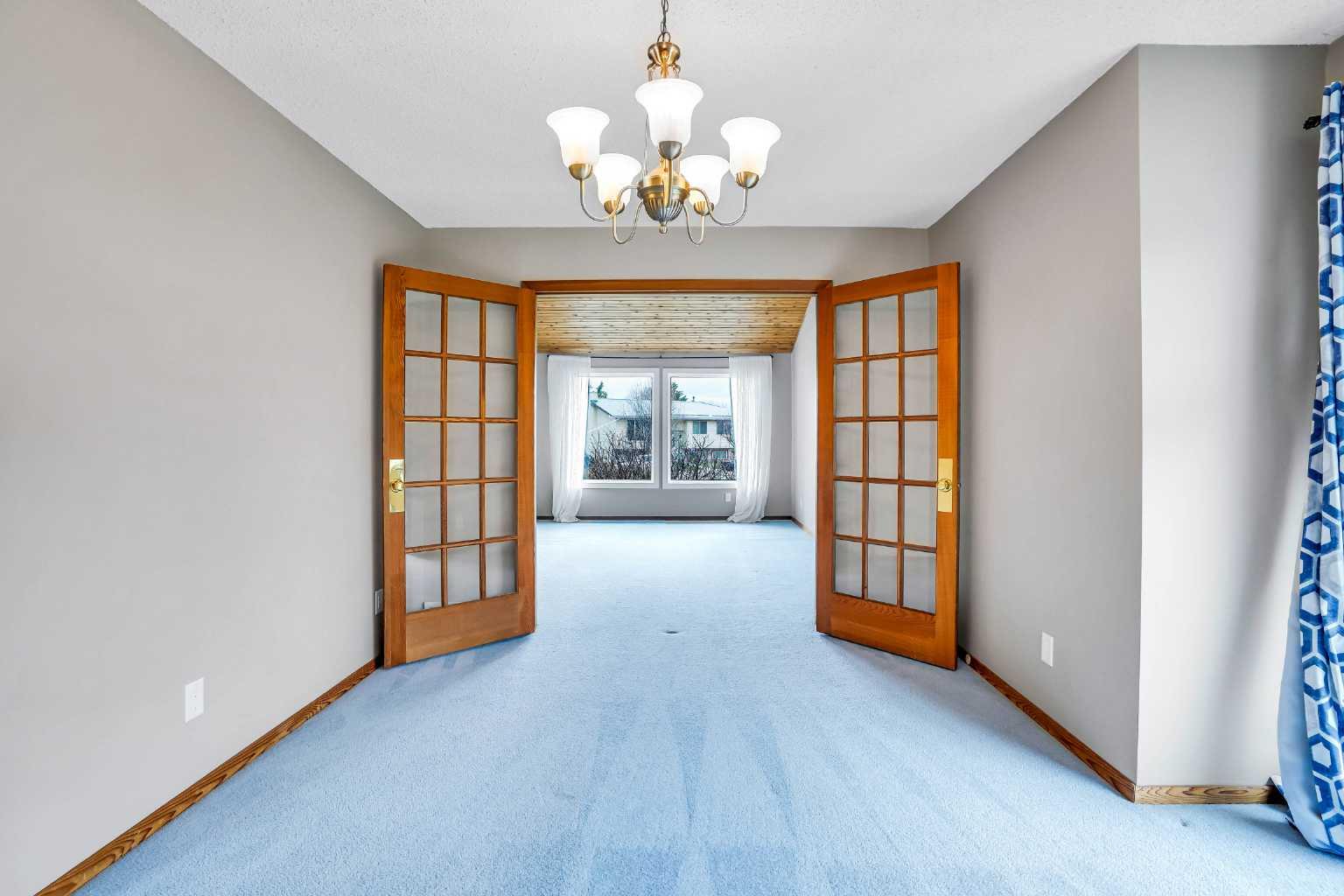 30 Athabasca Crescent