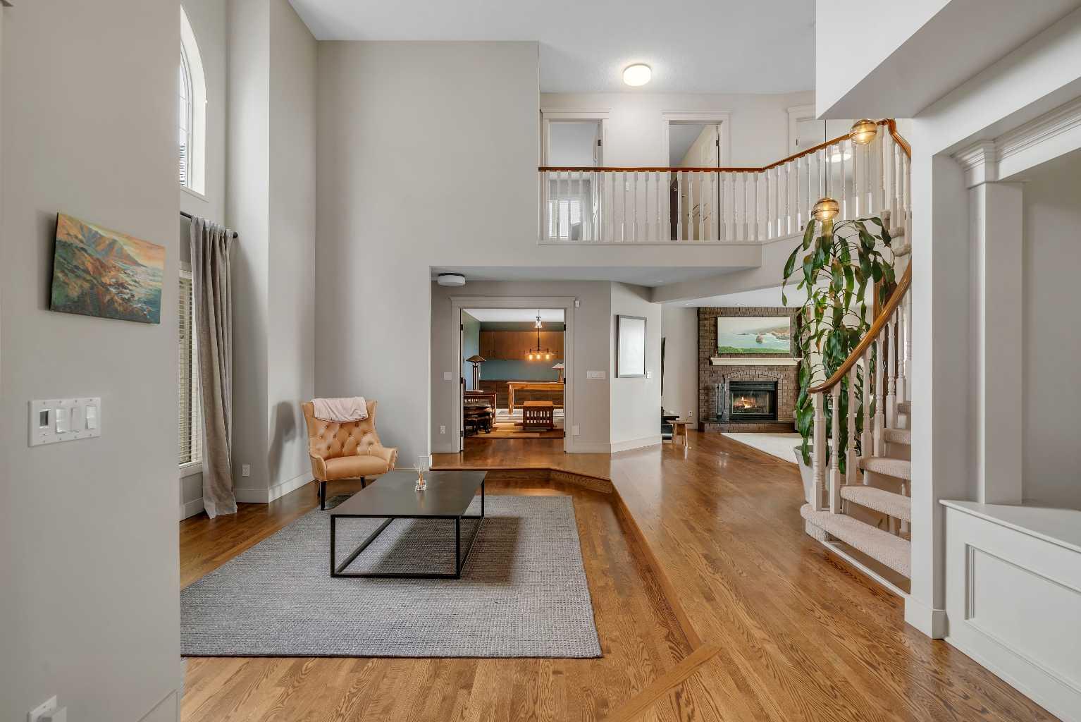 19 Coach Gate Way SW