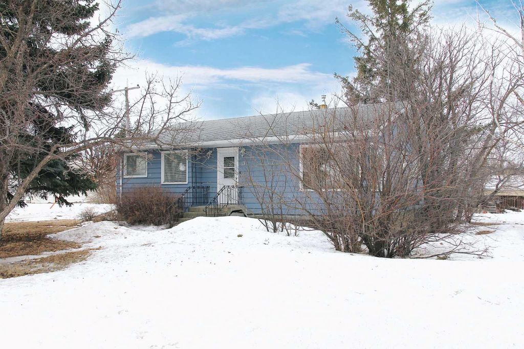 Photo of 13 Railway Avenue, Marsden, SK S0M 1P0 (MLS # A2291403)