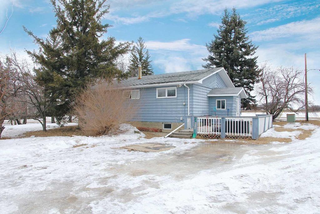 Photo of 13 Railway Avenue, Marsden, SK S0M 1P0 (MLS # A2291403)