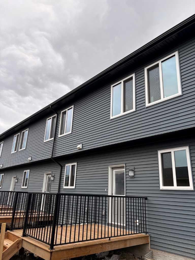 754 Wolf Willow Boulevard SE