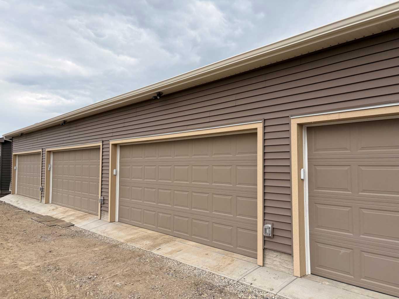 754 Wolf Willow Boulevard SE