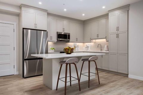 2117 81 Street SW 2204 Calgary AB T3H 6H5