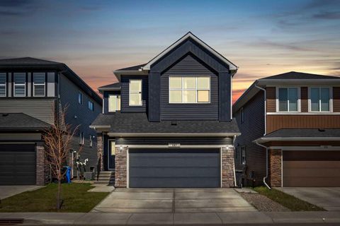127 Ambleside Crescent NW Calgary AB T3P 1S5