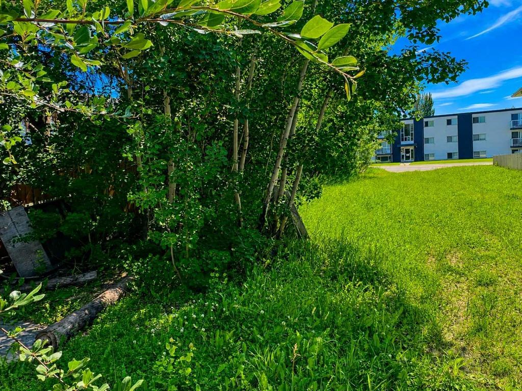 Photo of 9810 108 Avenue, Grande Prairie, AB T8V 1N6 (MLS # A2325314)