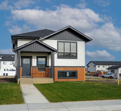 Photo of 19 Ian Way, Sylvan Lake, AB T4S 0W5 (MLS # A2320988)