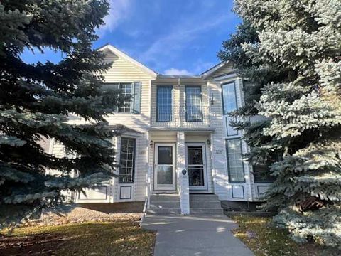 7212 Sierra Morena Boulevard SW Calgary AB T3H 3G5