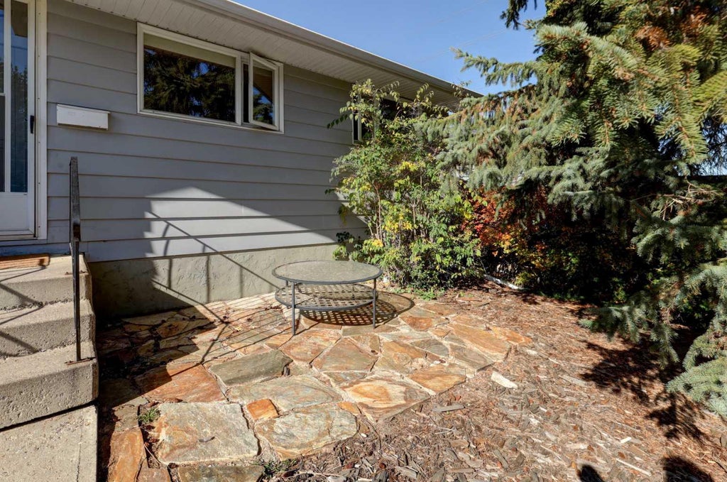 Photo of 4827 Montana Drive NW, Calgary, AB T3B 1G3 (MLS # A2350101)