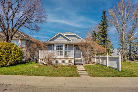 Photo of 90 Martinridge Crescent NE, Calgary, AB T3J 3M4 (MLS # A2307442)