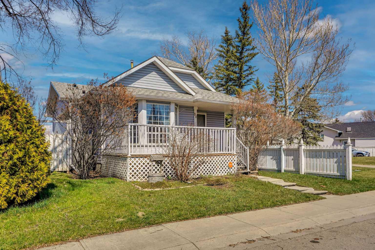 90 Martinridge Crescent NE